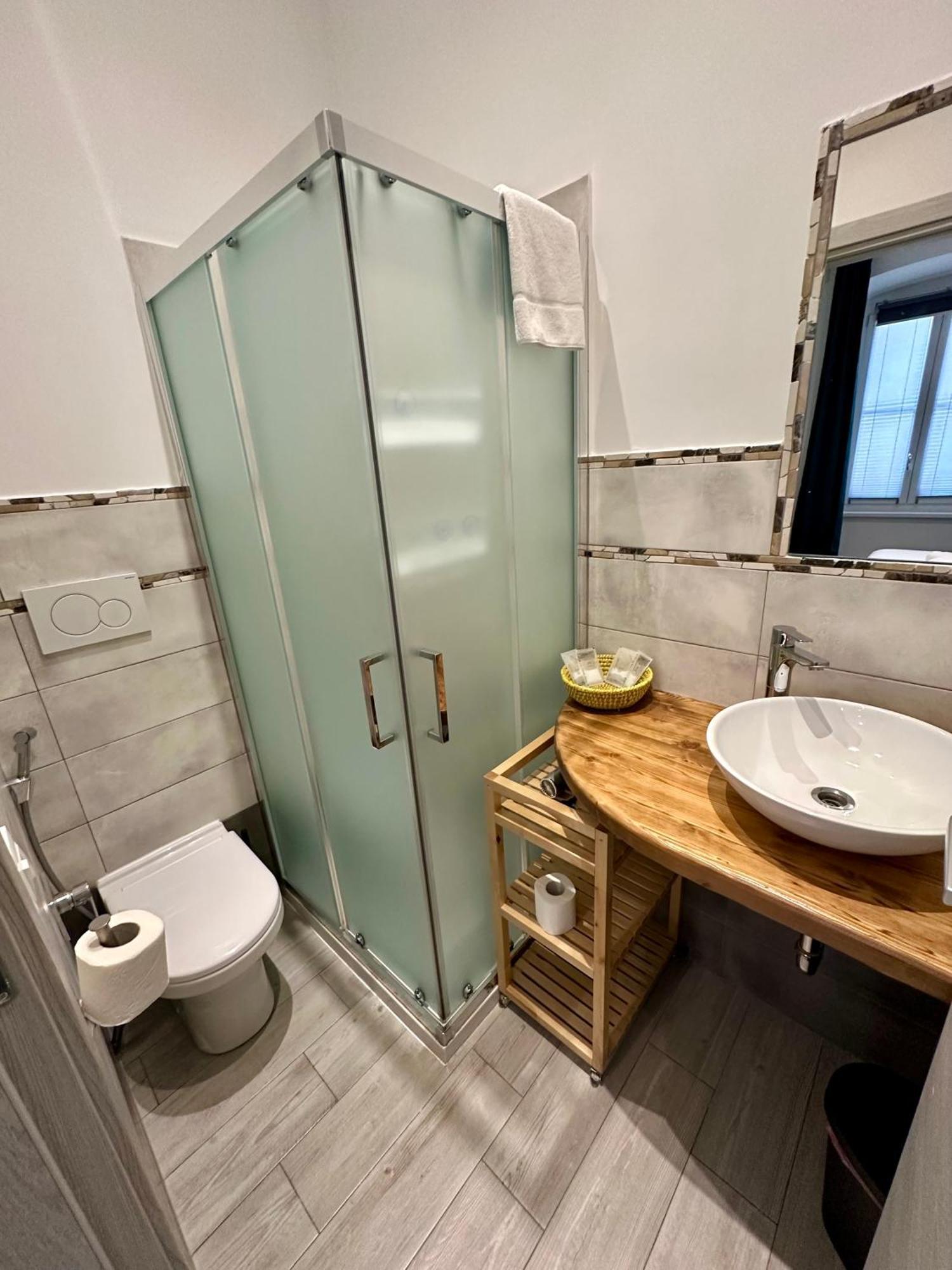 Rossetti Rooms Триест Экстерьер фото
